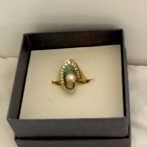 Diamond, emerald and pearl estate ring